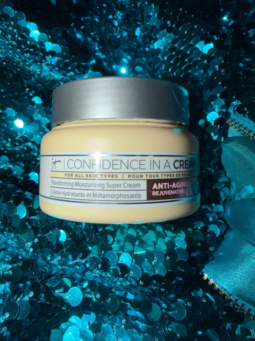 IT Cosmetics Confidence in a Cream Anti-Aging Facial Moisturizer. - Picture 8 of 10